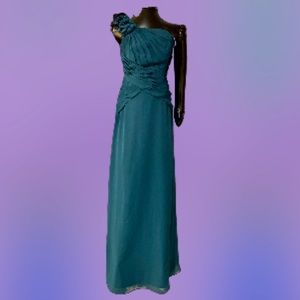 Beautiful, one shoulder gown